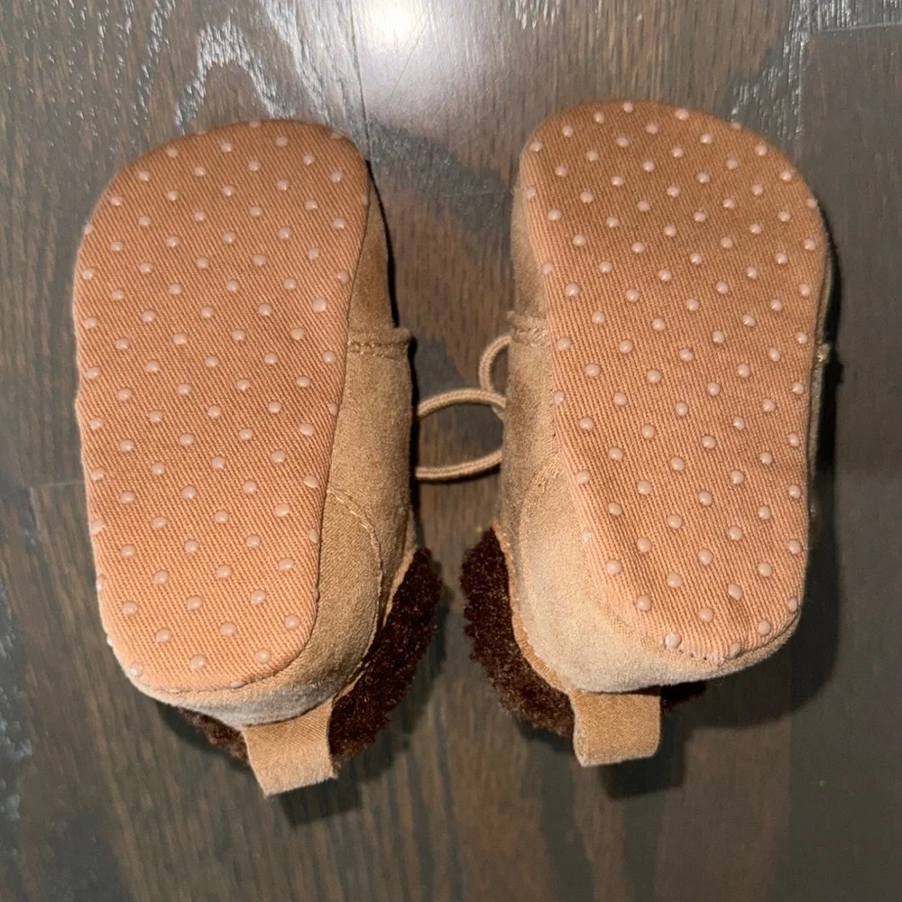 Old Navy Sand/Sherpa Faux-Suede Lace-Up Boots | 3-6M